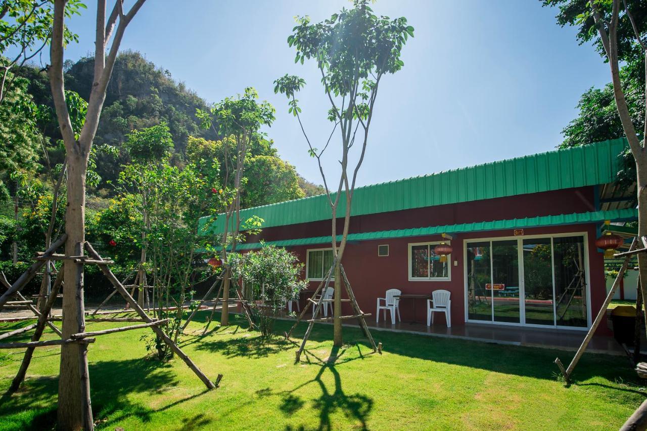 Golden Dragon Kanchanaburi Exterior foto
